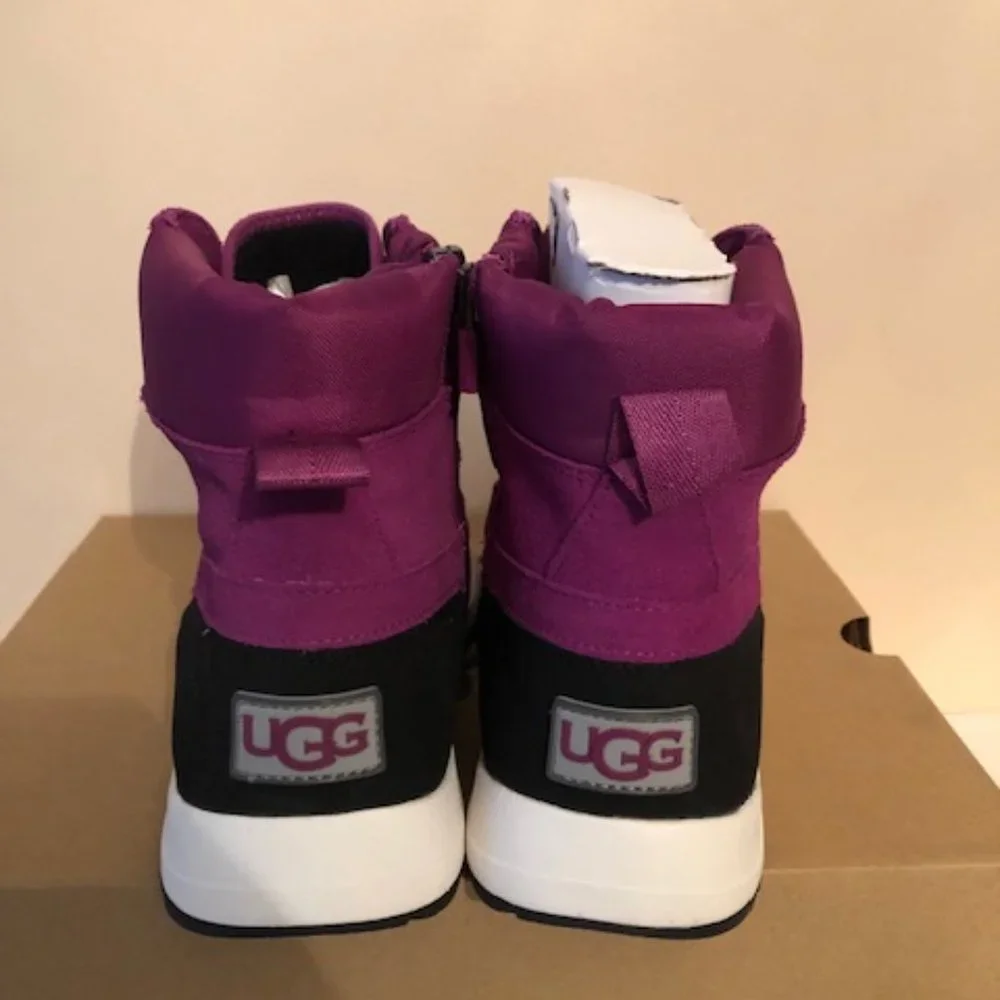 Ugg Turlock Waterproof Leather Snow Boot. Size: 6